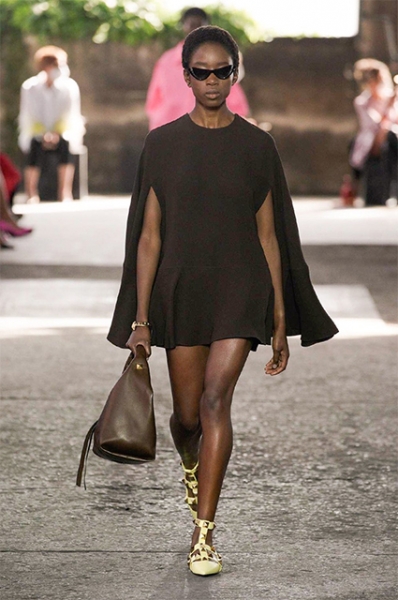 Балетки вернулись: как носить любимую обувь Брижит Бардо и Одри Хепберн летом 2021 года