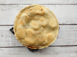 Блинный торт со сгущенкой и бананами