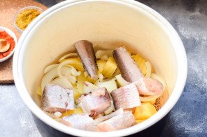 Хек с картошкой в мультиварке