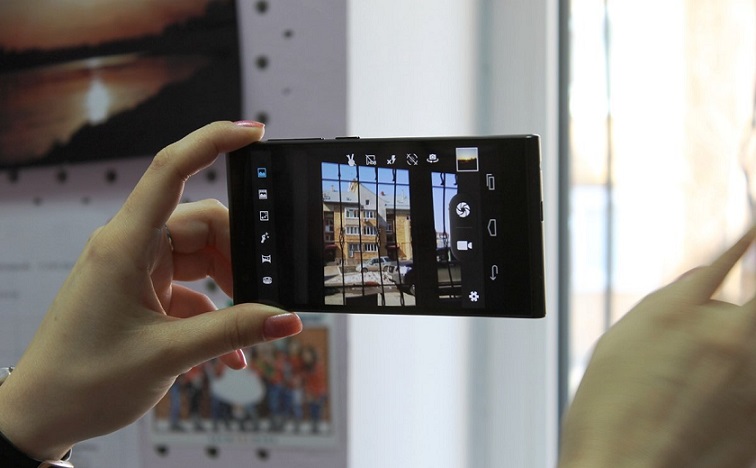 Контактные линзы заменят смартфоны