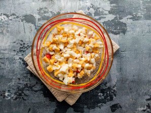 Крабовый салат с грецкими орехами