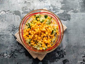 Крабовый салат с грецкими орехами