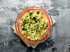 Крабовый салат с грецкими орехами