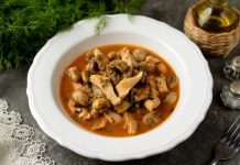 Курица с грибами в горчичном соусе