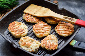 Куриные оладьи со сметаной