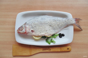 Лещ в духовке в рукаве