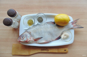 Лещ в духовке в рукаве