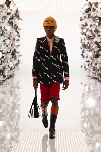 Модный дайджест: от "коллаборации" Balenciaga и Gucci до новостей о Met Gala