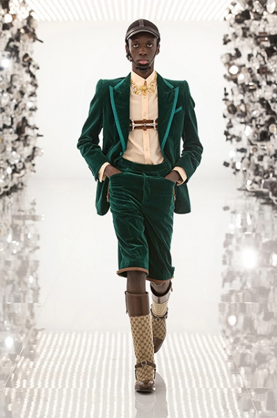 Модный дайджест: от "коллаборации" Balenciaga и Gucci до новостей о Met Gala