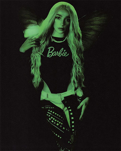 Модный дайджест: от Насти Ивлеевой в образе Барби до Джулии Робертс в объективе Ксавье Долана