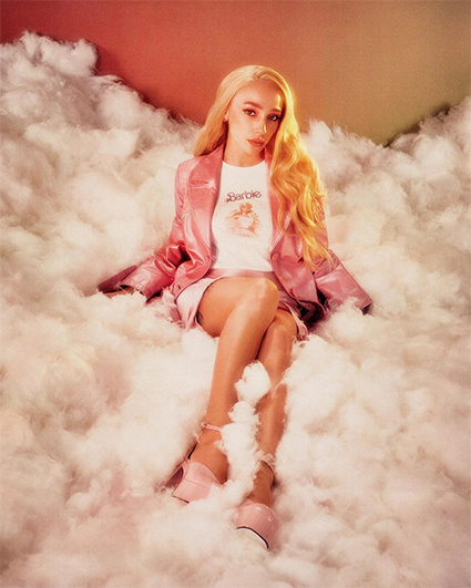 Модный дайджест: от Насти Ивлеевой в образе Барби до Джулии Робертс в объективе Ксавье Долана