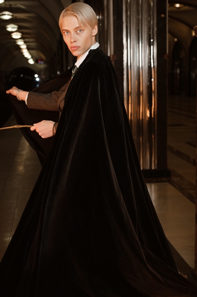 Модный дайджест: от Варвары Шмыковой в образе Гермионы до показа предполагаемой дочери Путина