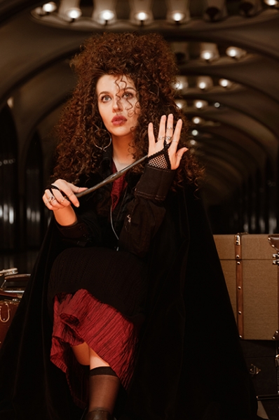 Модный дайджест: от Варвары Шмыковой в образе Гермионы до показа предполагаемой дочери Путина