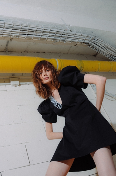 Модный дайджест: от Варвары Шмыковой в образе Гермионы до показа предполагаемой дочери Путина