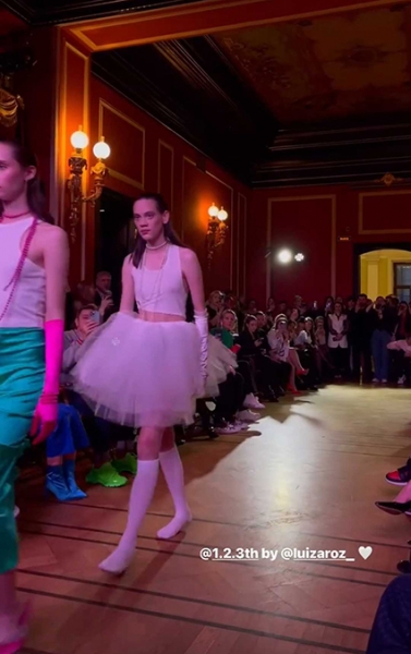 Модный дайджест: от Варвары Шмыковой в образе Гермионы до показа предполагаемой дочери Путина