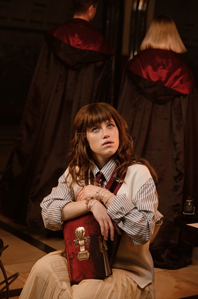 Модный дайджест: от Варвары Шмыковой в образе Гермионы до показа предполагаемой дочери Путина