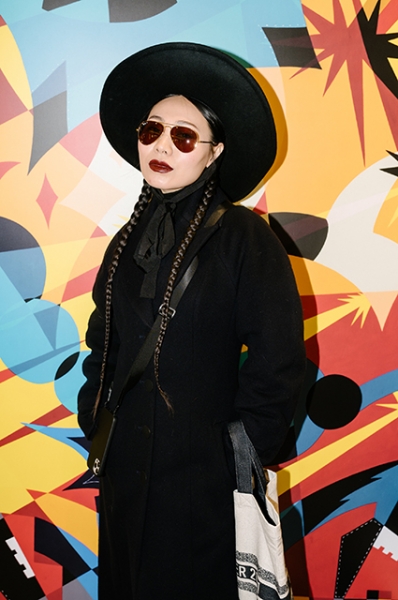 Модный дайджест: от Варвары Шмыковой в образе Гермионы до показа предполагаемой дочери Путина