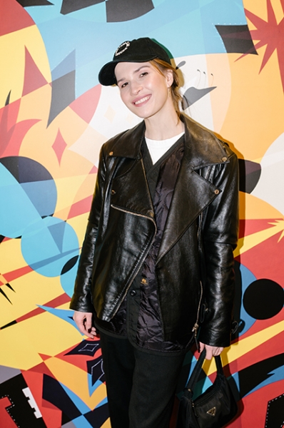 Модный дайджест: от Варвары Шмыковой в образе Гермионы до показа предполагаемой дочери Путина