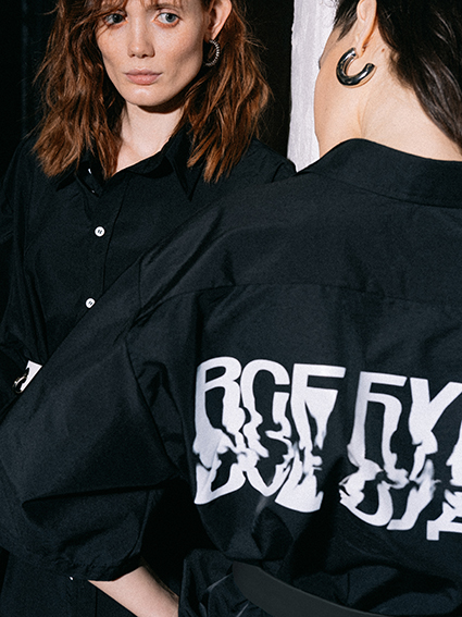 Модный дайджест: от Варвары Шмыковой в образе Гермионы до показа предполагаемой дочери Путина