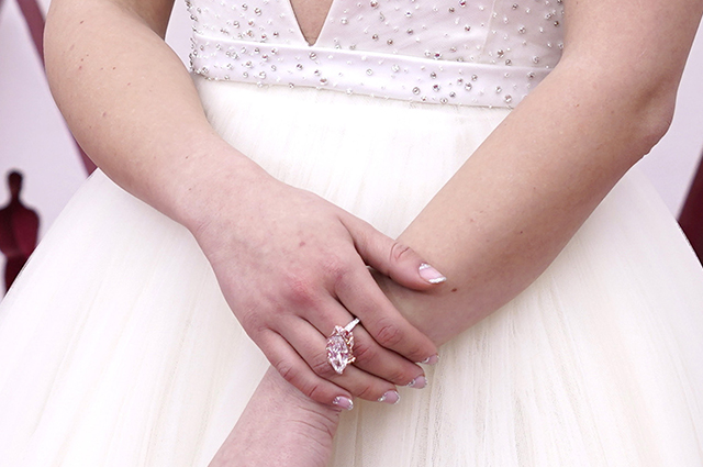 "Оскар-2021": лучшие украшения на красной дорожке