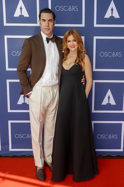 "Оскар-2021": Саша Барон Коэн и Айла Фишер на красной дорожке