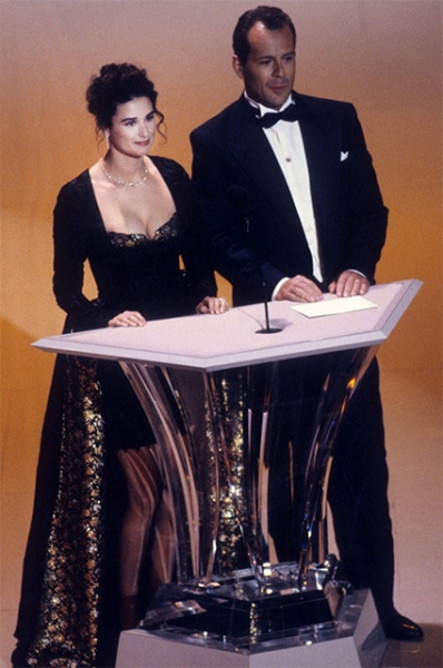 От домашних платьев до кутюра: 25 запоминающихся нарядов со своей историей на церемонии "Оскар"