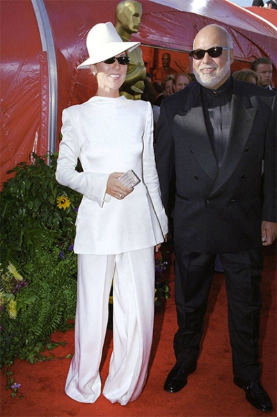 От домашних платьев до кутюра: 25 запоминающихся нарядов со своей историей на церемонии "Оскар"