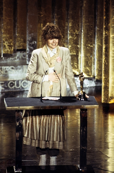 От домашних платьев до кутюра: 25 запоминающихся нарядов со своей историей на церемонии "Оскар"