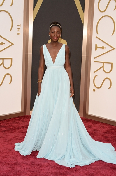 От домашних платьев до кутюра: 25 запоминающихся нарядов со своей историей на церемонии "Оскар"
