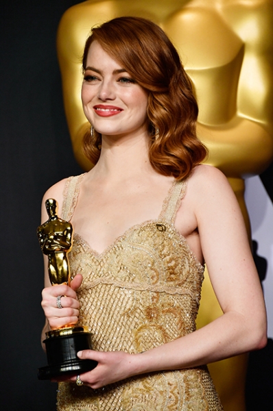 От домашних платьев до кутюра: 25 запоминающихся нарядов со своей историей на церемонии "Оскар"