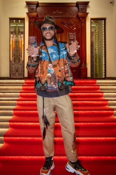 От перьев до розовых кофточек: разбираем главные образы Филиппа Киркорова &mdash; поп-короля и негласной квир-иконы