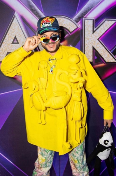 От перьев до розовых кофточек: разбираем главные образы Филиппа Киркорова &mdash; поп-короля и негласной квир-иконы