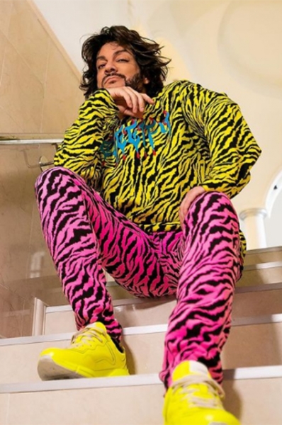 От перьев до розовых кофточек: разбираем главные образы Филиппа Киркорова &mdash; поп-короля и негласной квир-иконы