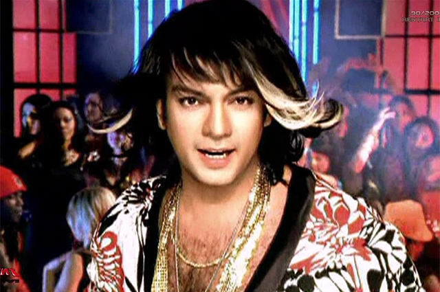 От перьев до розовых кофточек: разбираем главные образы Филиппа Киркорова &mdash; поп-короля и негласной квир-иконы