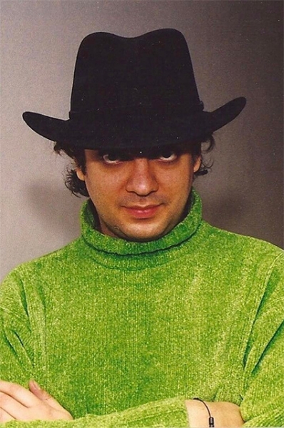 От перьев до розовых кофточек: разбираем главные образы Филиппа Киркорова &mdash; поп-короля и негласной квир-иконы