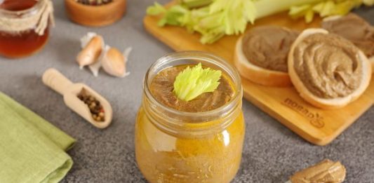 Паштет из куриной печени с сельдереем