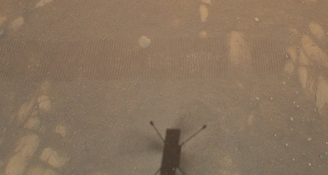 Первые цветные фото Марса сделал вертолет Ingenuity