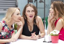 Привычка сплетничать может быть полезной для человека