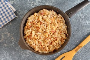 Рис с беконом и яйцом
