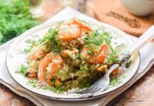 Рис с мидиями и креветками