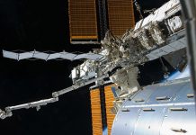 Российские космонавты будут искать утечку на МКС с помощью супа