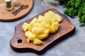 Салат из селедки с луком и горошком