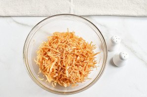 Салат с куриной грудкой и капустой