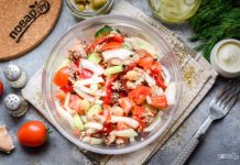 Салат с нутом и тунцом