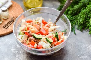 Салат с нутом и тунцом