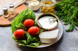 Салат с тунцом и фетой