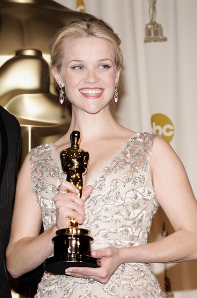 Шарлиз Терон, Николь Кидман, Джулия Робертс, Рене Зеллвегер и другие: что носили звезды на "Оскаре" в нулевых