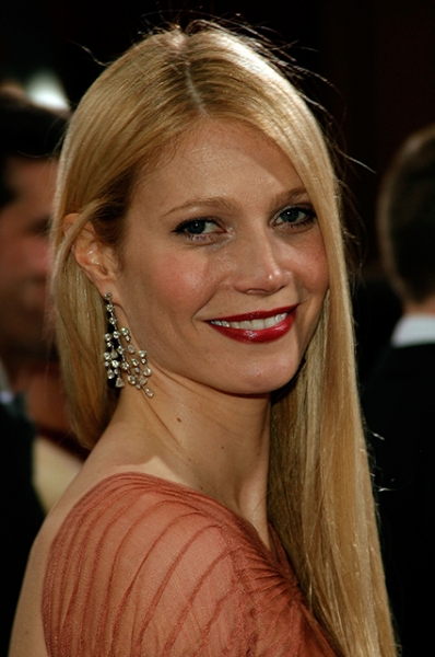 Шарлиз Терон, Николь Кидман, Джулия Робертс, Рене Зеллвегер и другие: что носили звезды на "Оскаре" в нулевых