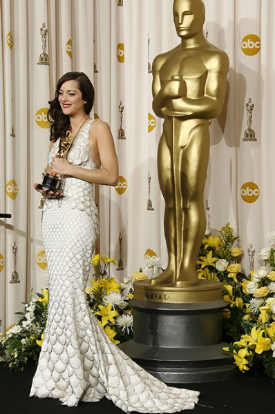 Шарлиз Терон, Николь Кидман, Джулия Робертс, Рене Зеллвегер и другие: что носили звезды на "Оскаре" в нулевых