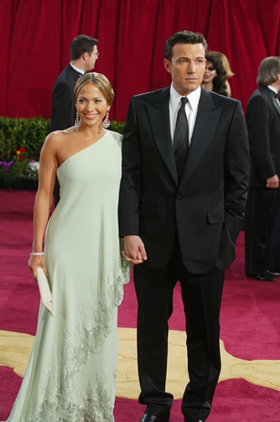 Шарлиз Терон, Николь Кидман, Джулия Робертс, Рене Зеллвегер и другие: что носили звезды на "Оскаре" в нулевых